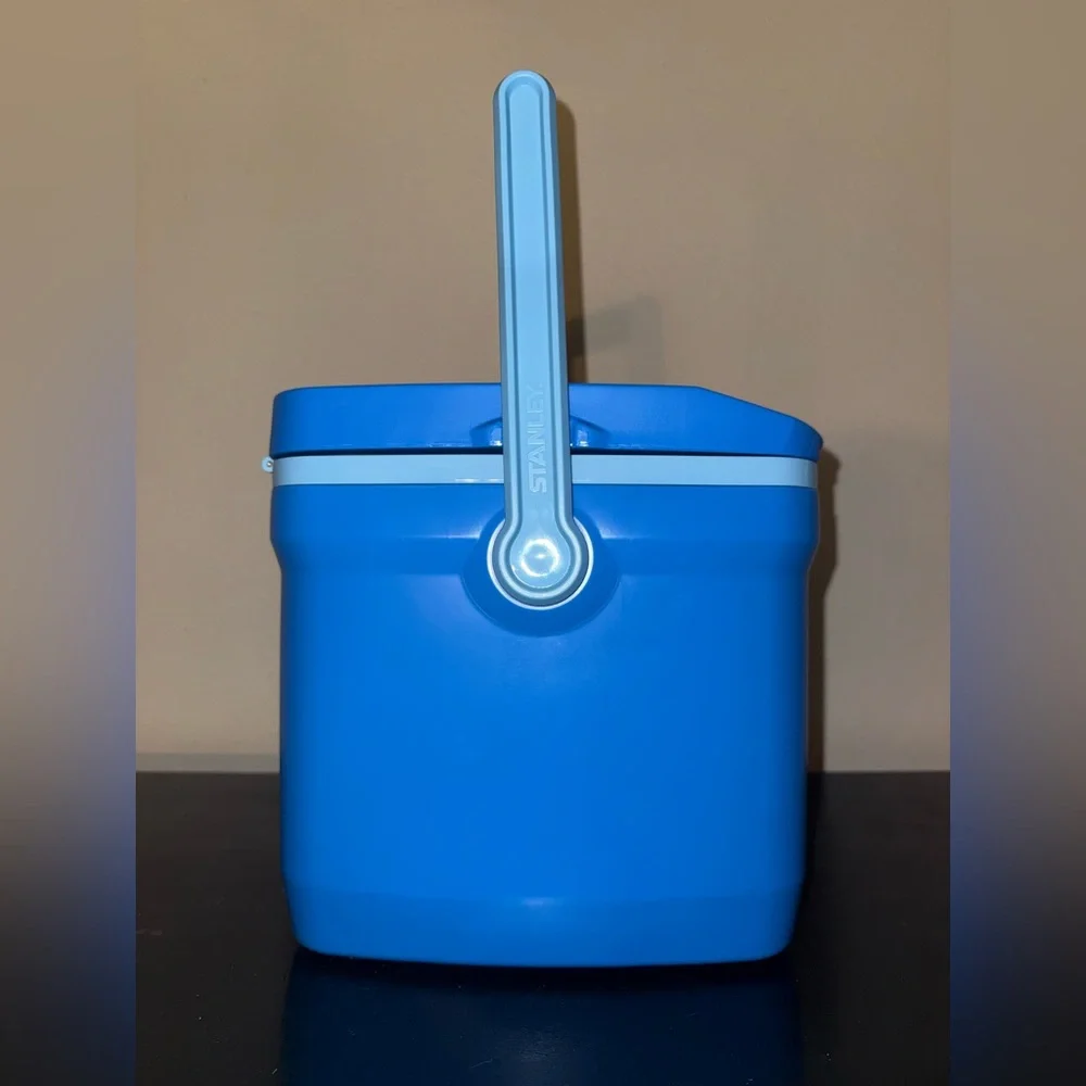 STANELY Easy-Carry Outdoor Cooler 16qt, 21 CANS- Azure Blue NEW - Picture 7 of 11